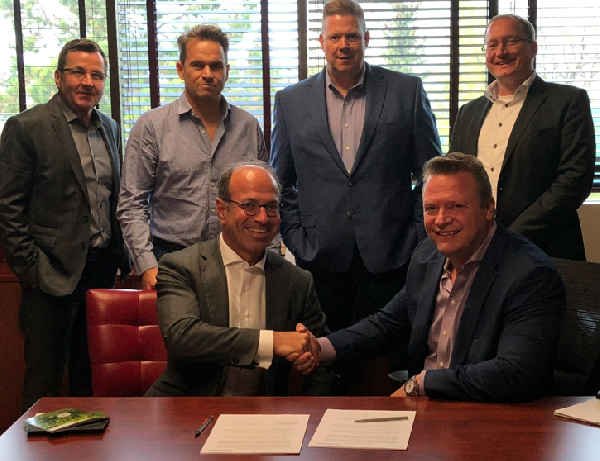 eft to right: Ulrich Hermann, CDO Heidelberg; and Ian Burke, CEO of Burke Group. Back row from left to right: Clint Ferner, Heidelberg Canada; Barry Burke and Carmen Rouselle, both from Burke Group;  and David Schmedding, Head of Corporate & Digital Business Development at Heidelberg)