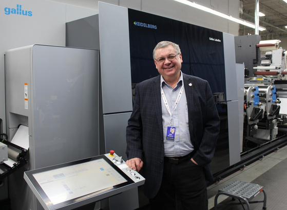 Alan Roberts , Senior VP of Data Group in front of Gallus Labelfire 340 