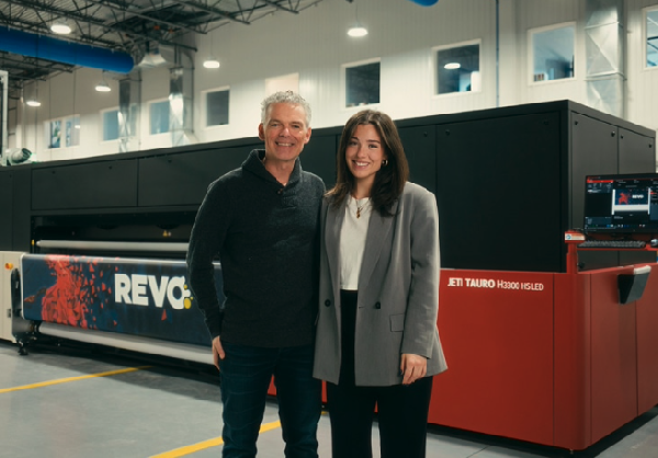 The father-daughter team with Tauro H3300 HS UV inkjet