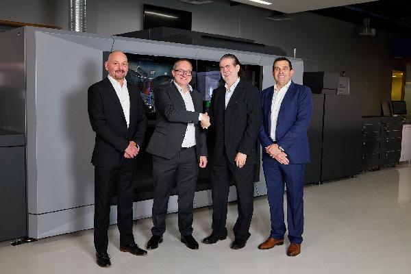 {L to R: Harold Hoff, HEIDELBERG Canada; Dr. David Schmedding, HEIDELBERG; Jay Mandarino, President CJ Graphics, Chris Moro, HEIDELBERG Canada}  